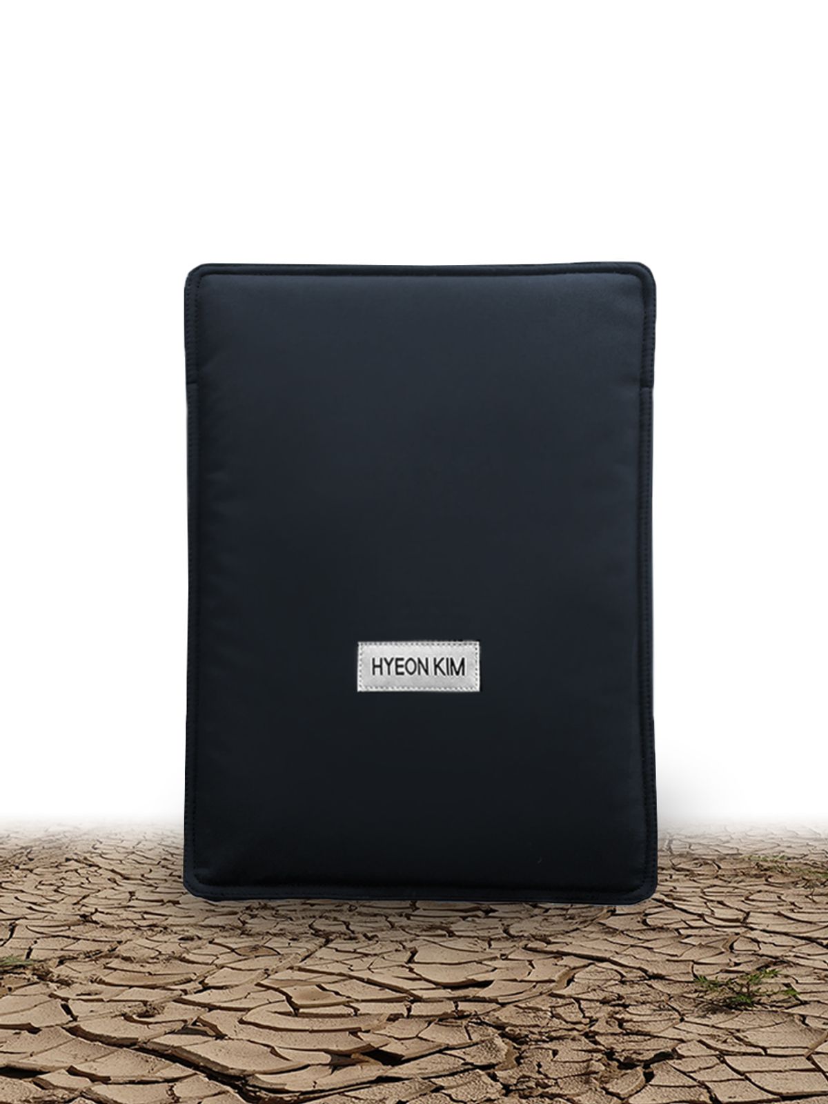 현킴(HYEON KIM) CITY TABLET POUCH 시티 태블릿 파우치 - 네이비