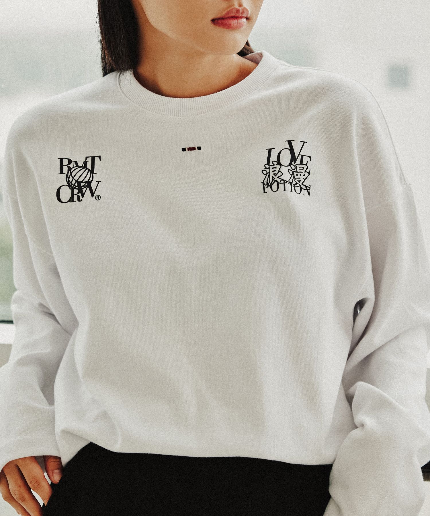 ☆韓国の人気☆【ROMANTIC CROWN】☆LETTERING LONG SLEEV.E☆ MUSINSA公式 | ROMANTIC CROWN LOVE POTION LONG SLEEVE_WHITE