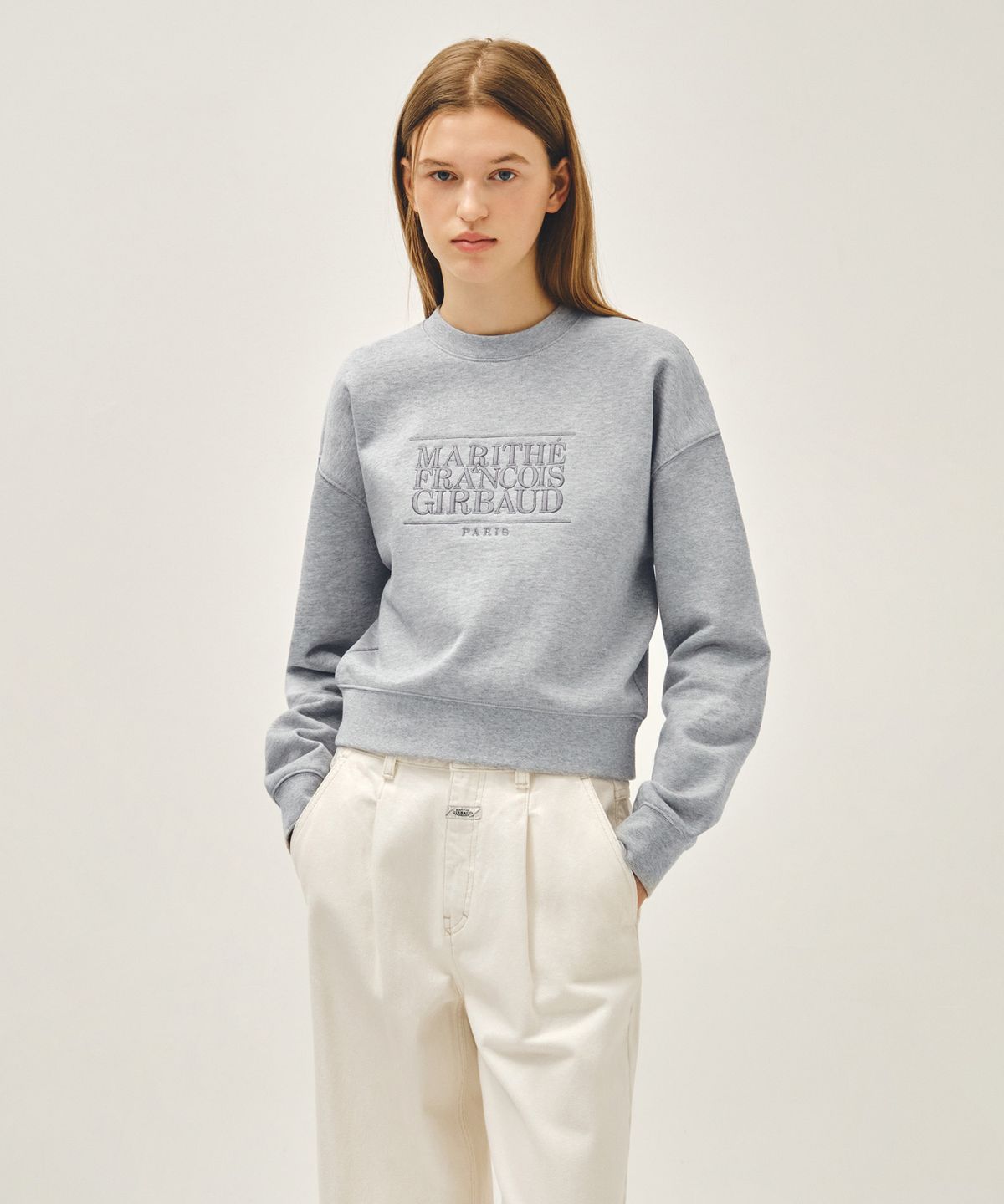 마리떼 프랑소와 저버(MARITHÉ + FRANҪOIS GIRBAUD) W CLASSIC LOGO CROP SWEATSHIRT heather gray