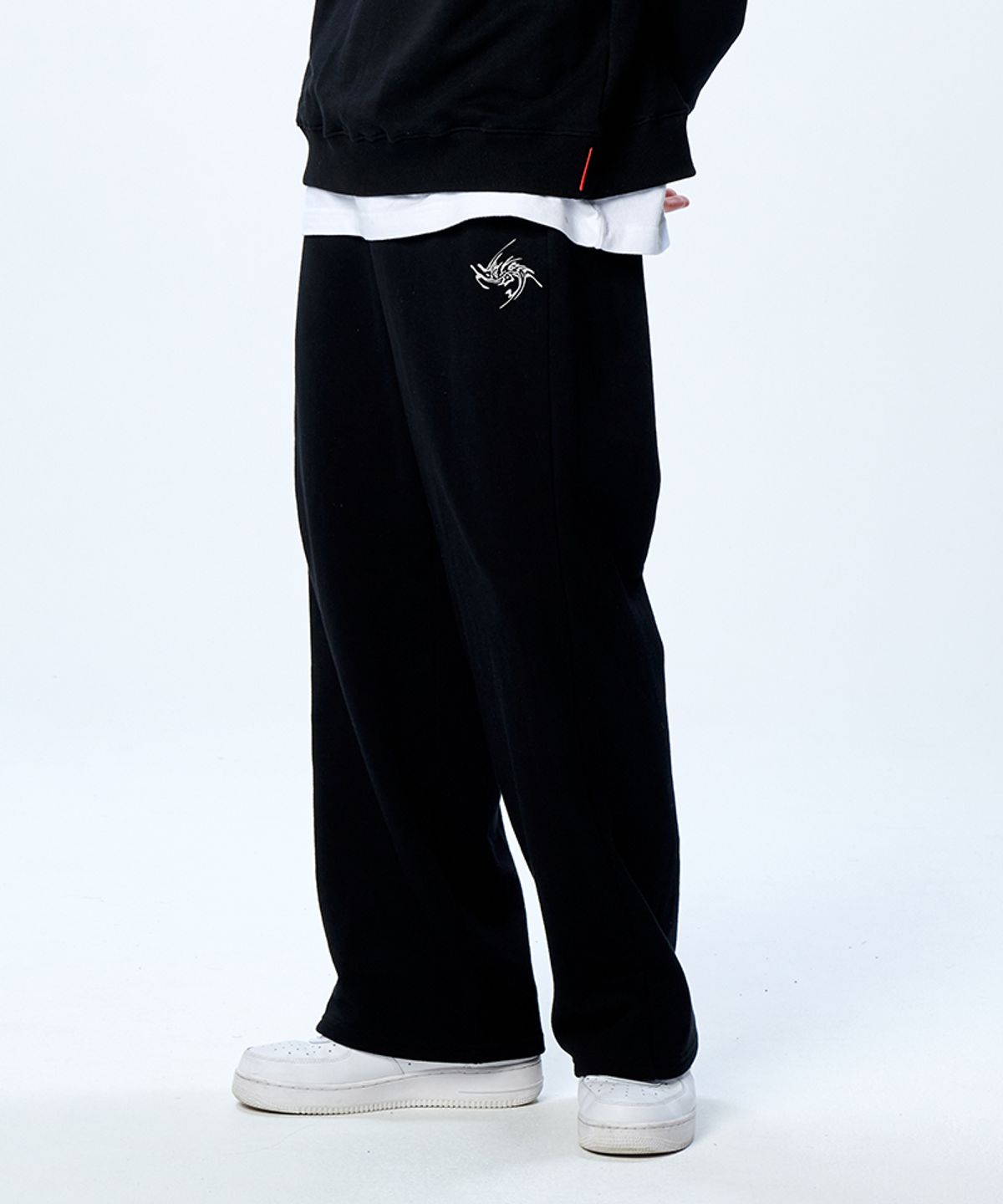 아티스트웨어(ARTISTWEAR) [ATW X 카욘] 쉐입워크 와이드 밴딩 팬츠 _BK