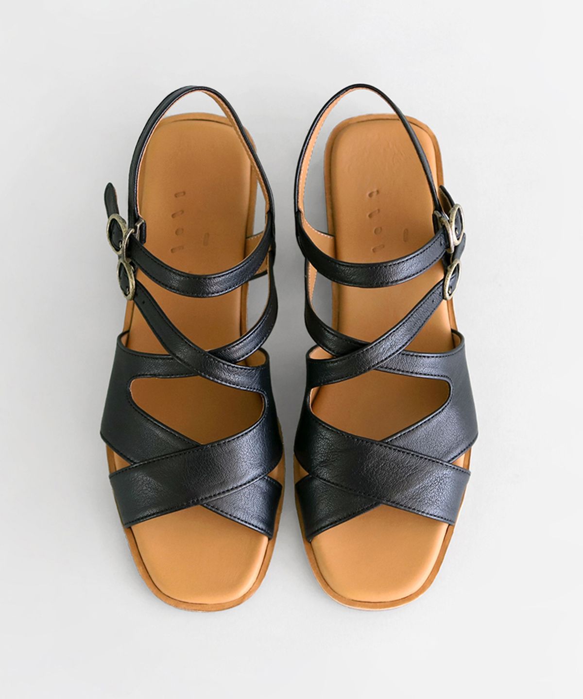 흰(HEENN) Leather Crossover Sandals . Black