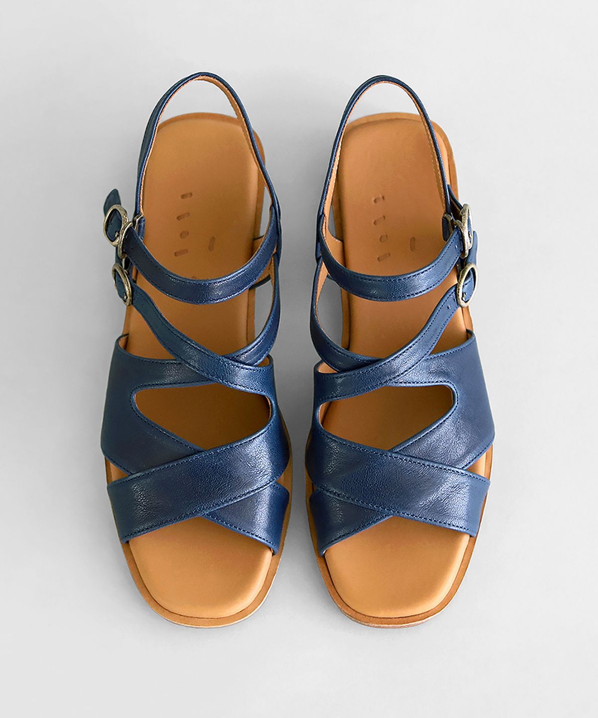 흰(HEENN) Leather Crossover Sandals . Indigo