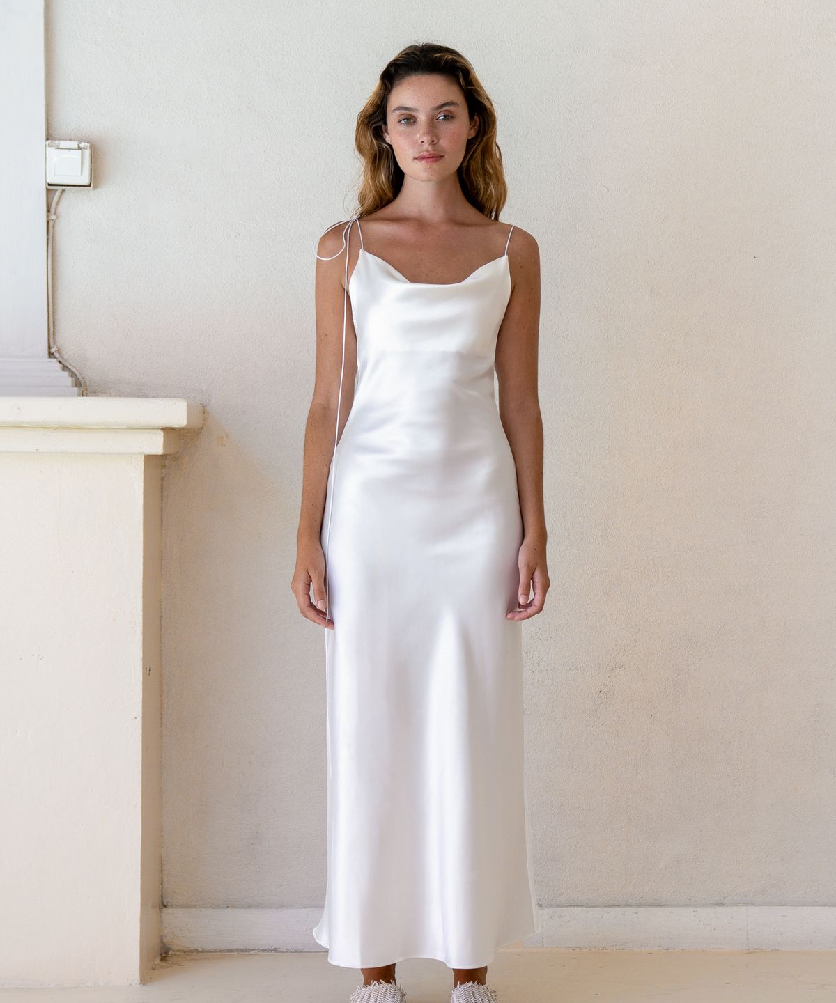 로에(LEAUET) Kristen White Satin Slip Dress