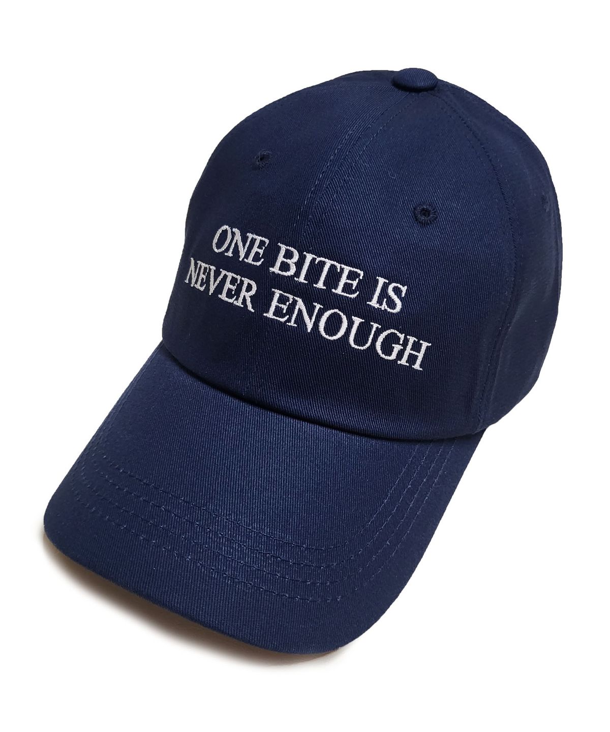 오바인(OBINE) ONE BITE IS NEVER ENOUGH 레터링 소프트 볼캡 네이비