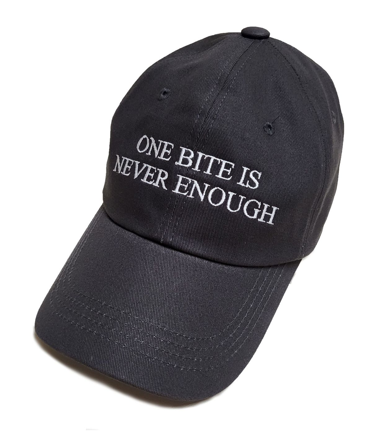 오바인(OBINE) ONE BITE IS NEVER ENOUGH 레터링 소프트 볼캡 챠콜그레이