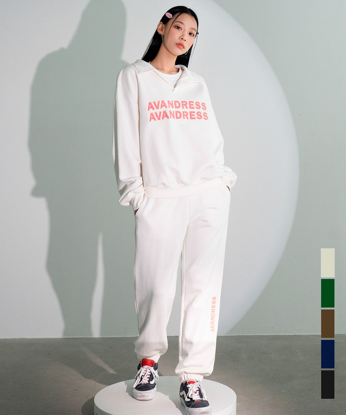 어반드레스(AVANDRESS) VIVID APPLIQUE JOGGER PANTS - 5COL