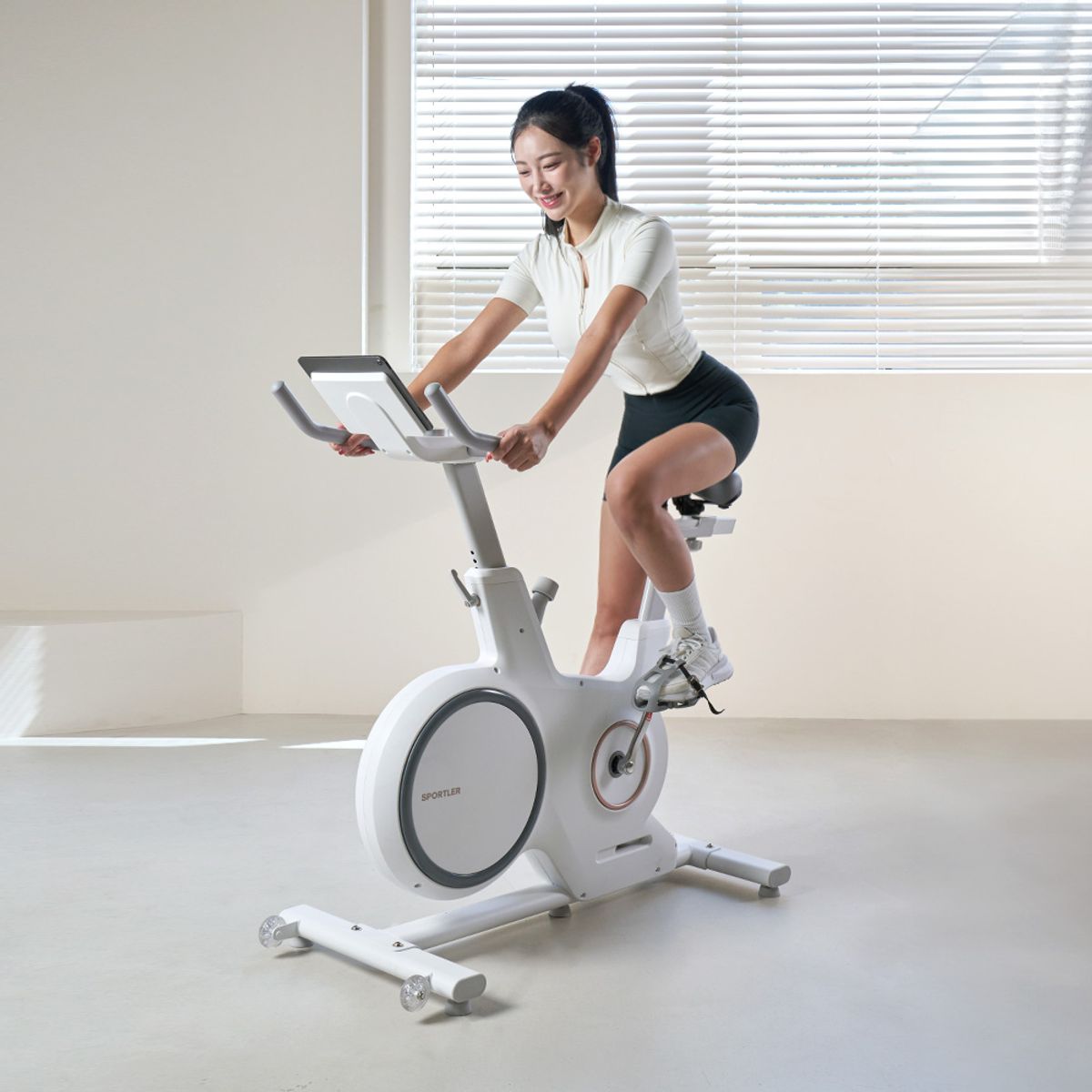 스포틀러(SPORTLER) 스핀바이크 오브제 BGB218 실내자전거