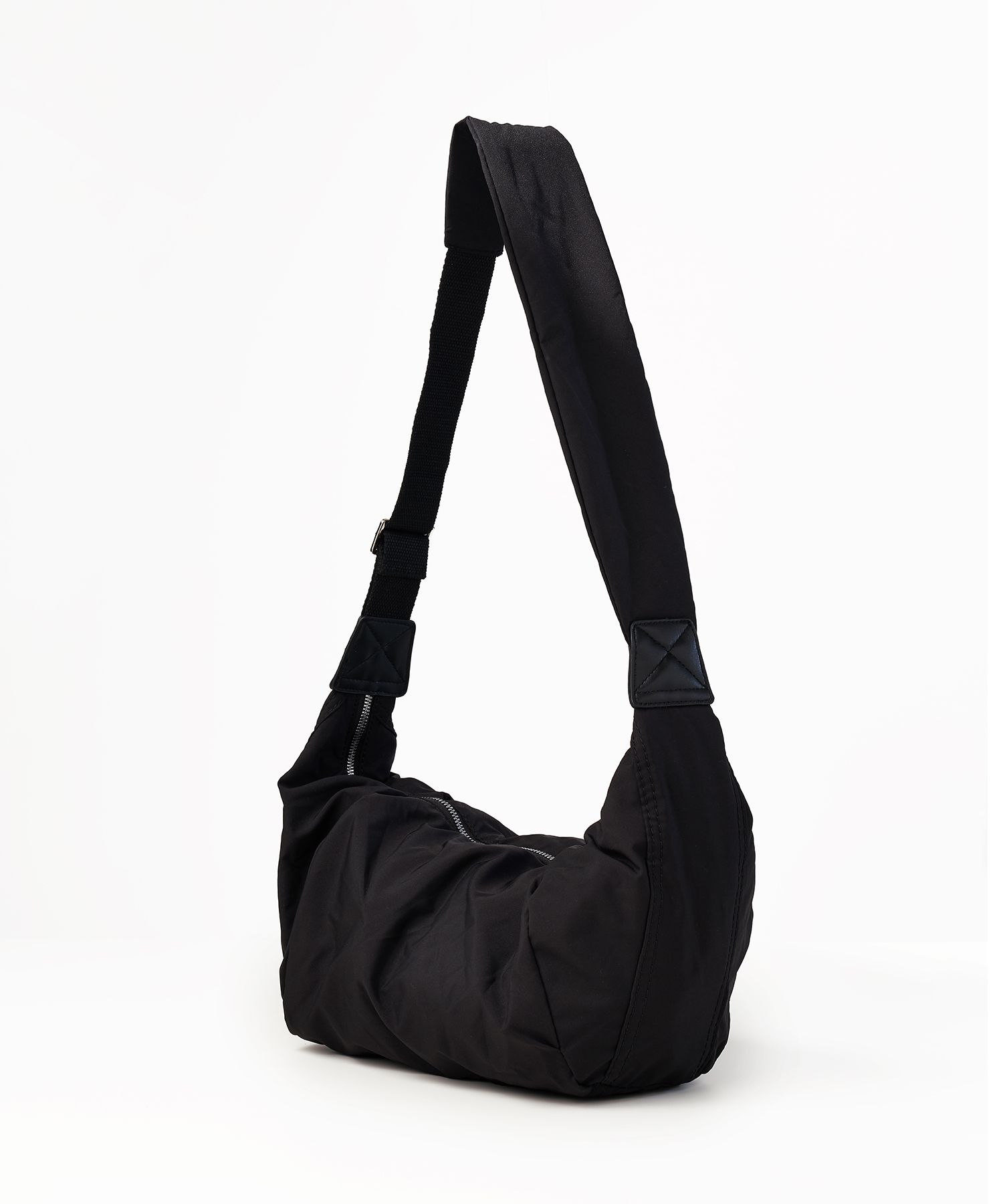 LEATHER POCKET SHIRRING RIBBON BAG BLACK
