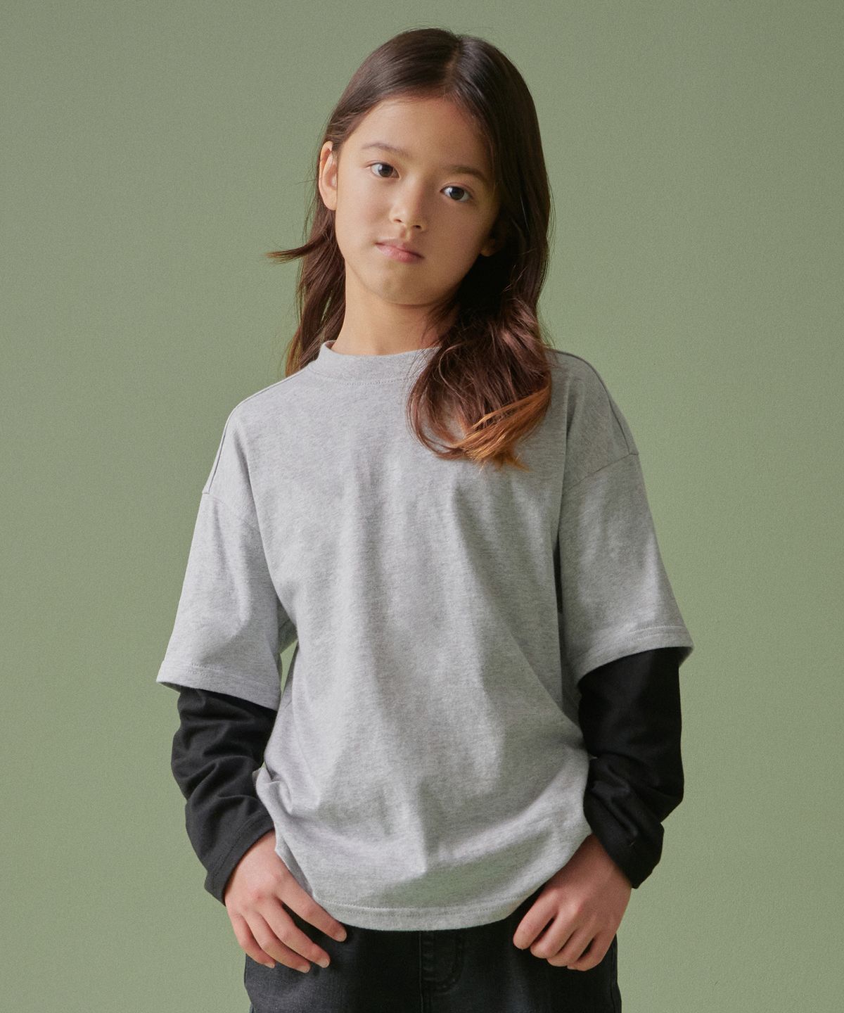 무신사 스탠다드 키즈(MUSINSA STANDARD KIDS) 크루 넥 레이어드 슬리브 티셔츠 [미디엄 그레이/블랙]