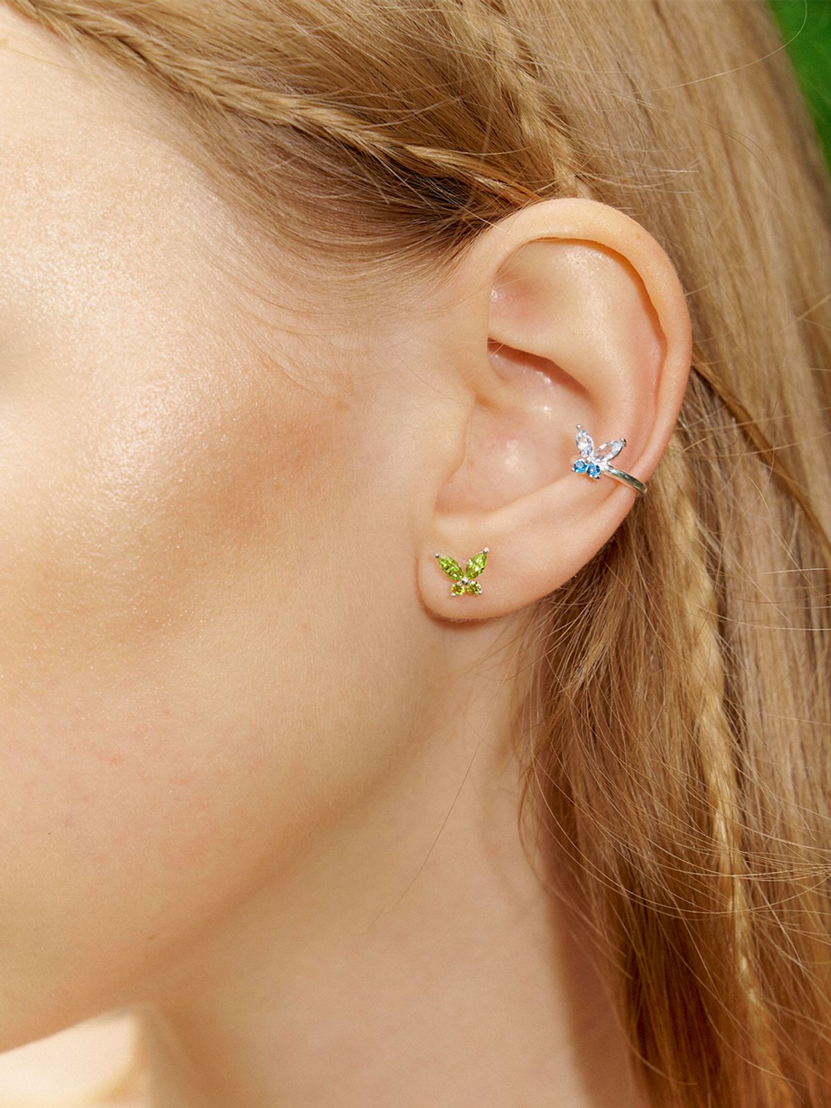 리엔느와르(leeENoir) Skyblue Cubic Butterfly Earcuff