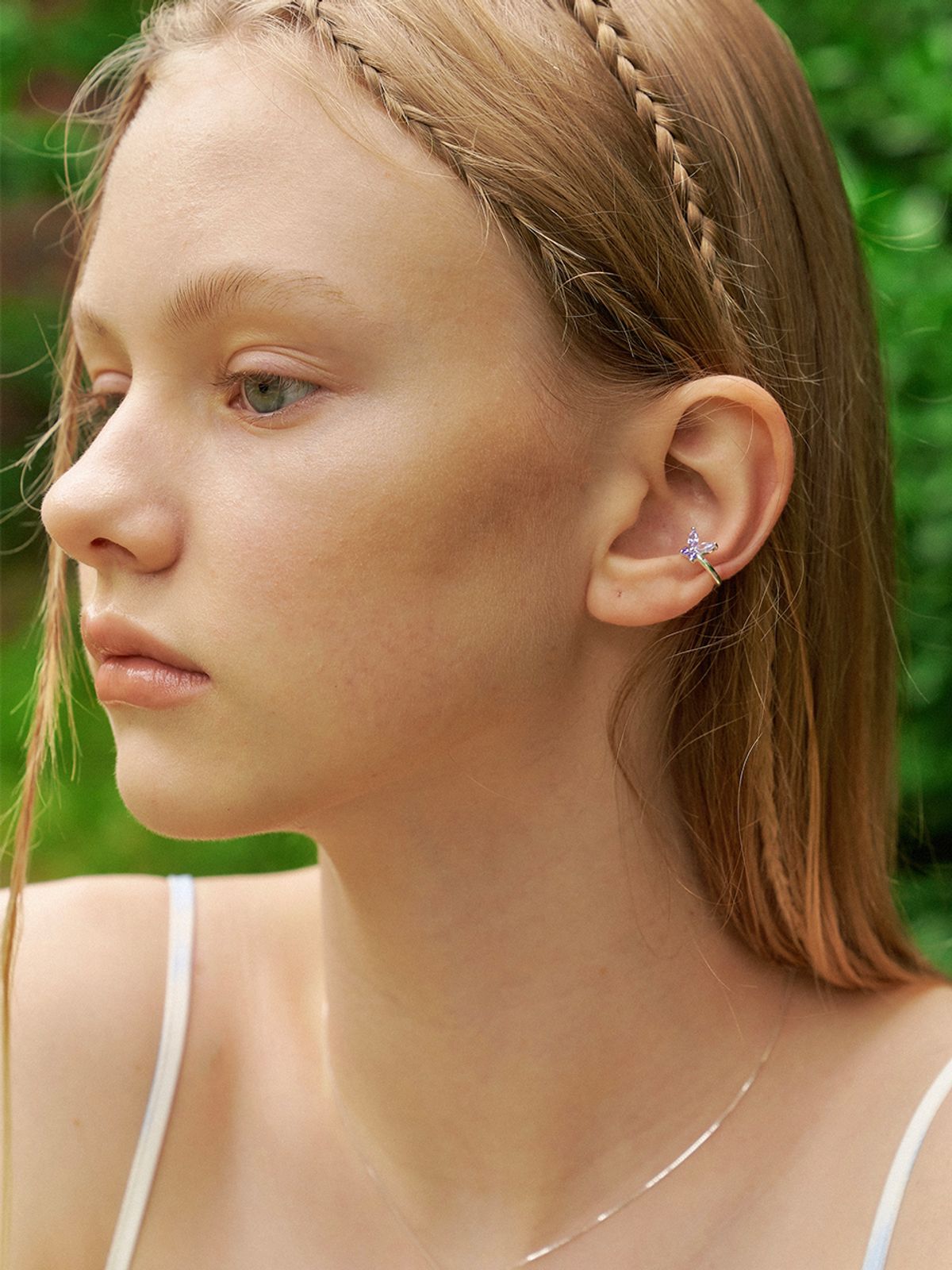 리엔느와르(leeENoir) Lilac Cubic Butterfly Earcuff