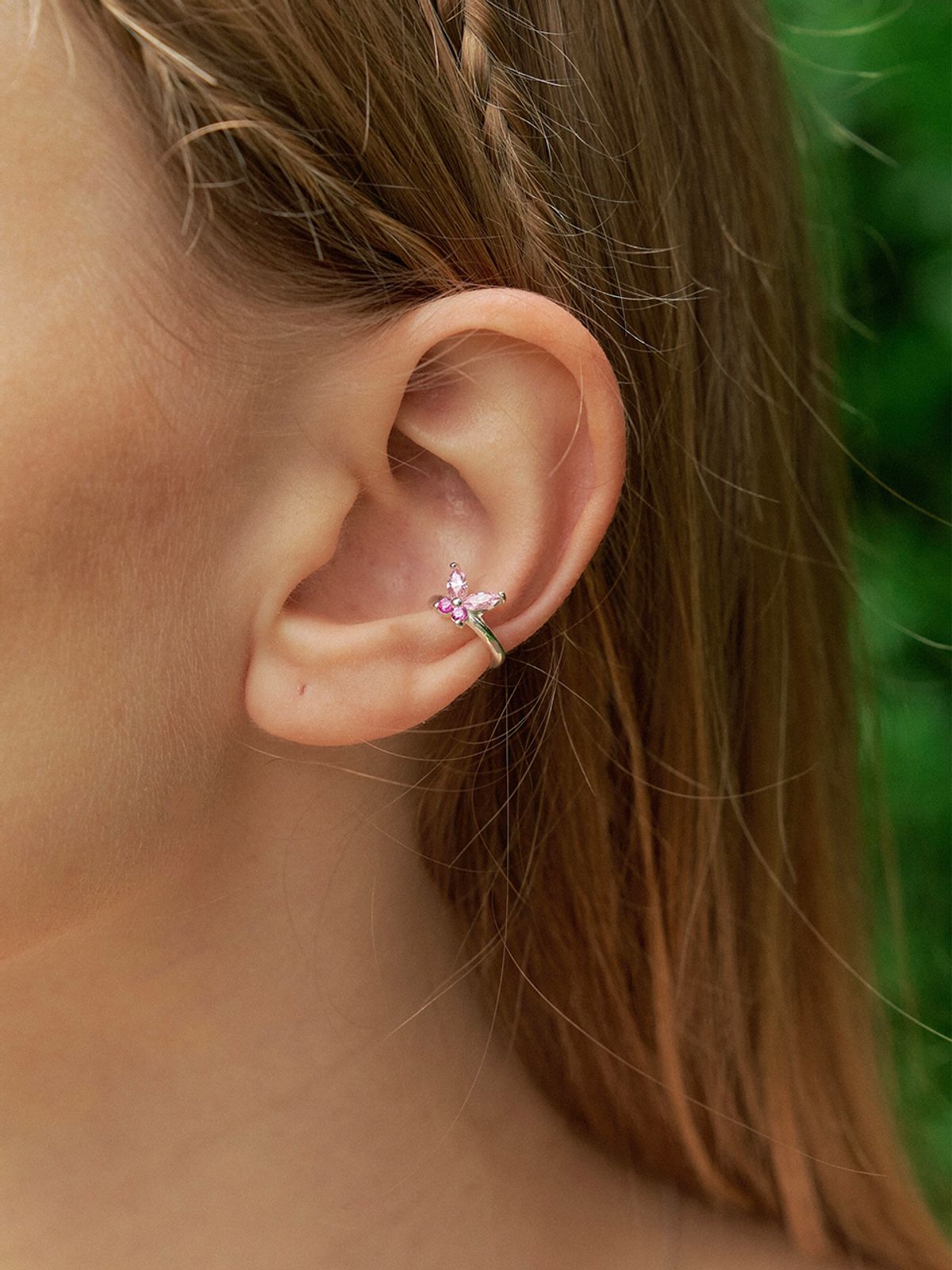 리엔느와르(leeENoir) Pink Cubic Butterfly Earcuff