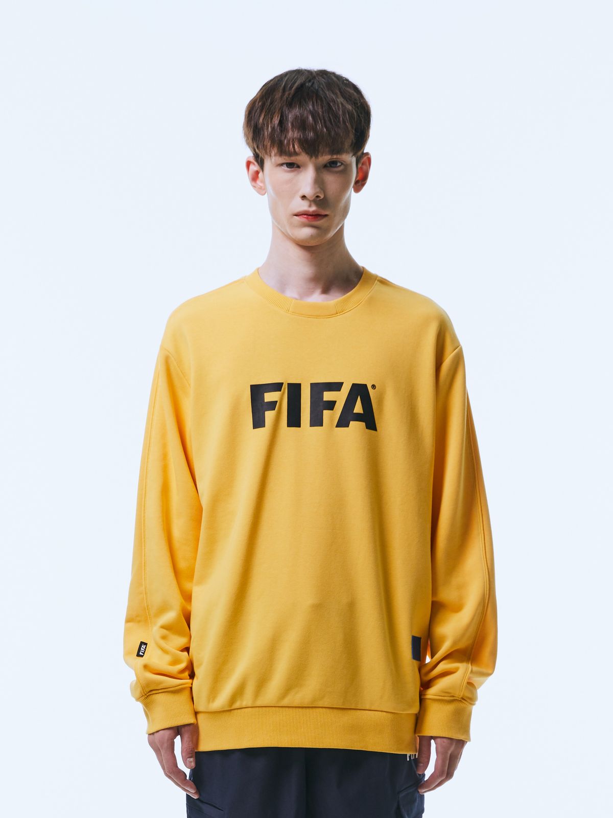 피파 1904(FIFA 1904) 에센셜 빅로고 맨투맨 옐로우(FF23MR02U_420)