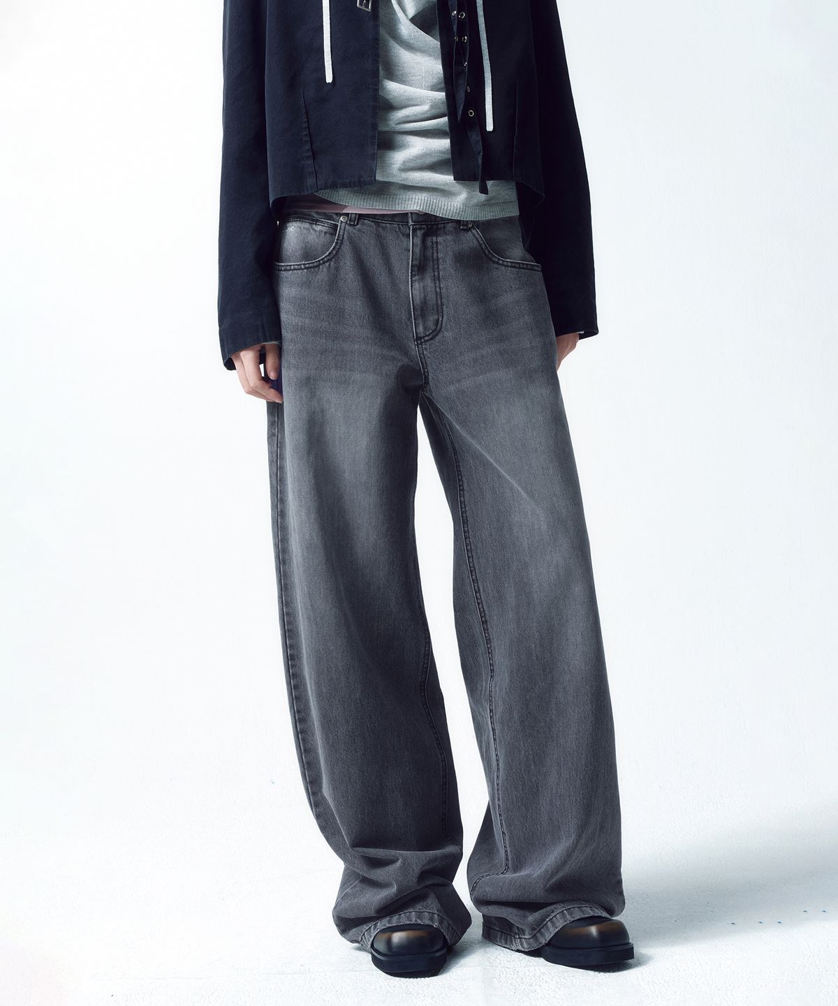 인사일런스 우먼(INSILENCE WOMEN) [CALIK] 로우 웨이스트 와이드 진 ASH GREY