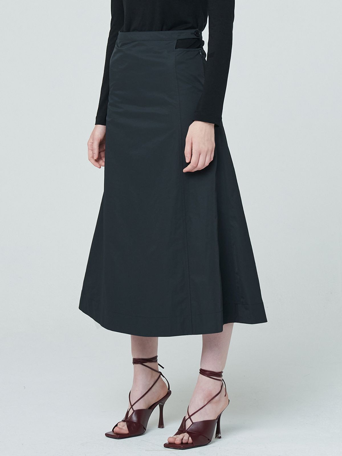누브(NOUVE) Cut Out Midi Skirt - Charcoal