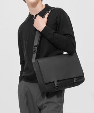 커렌트 레귤러 메신저백 342