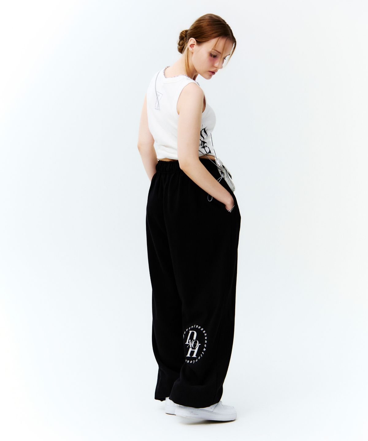 디쏘에이치(D.XO.H) 서클 스택 로고 롱 와이드 팬츠 [black]