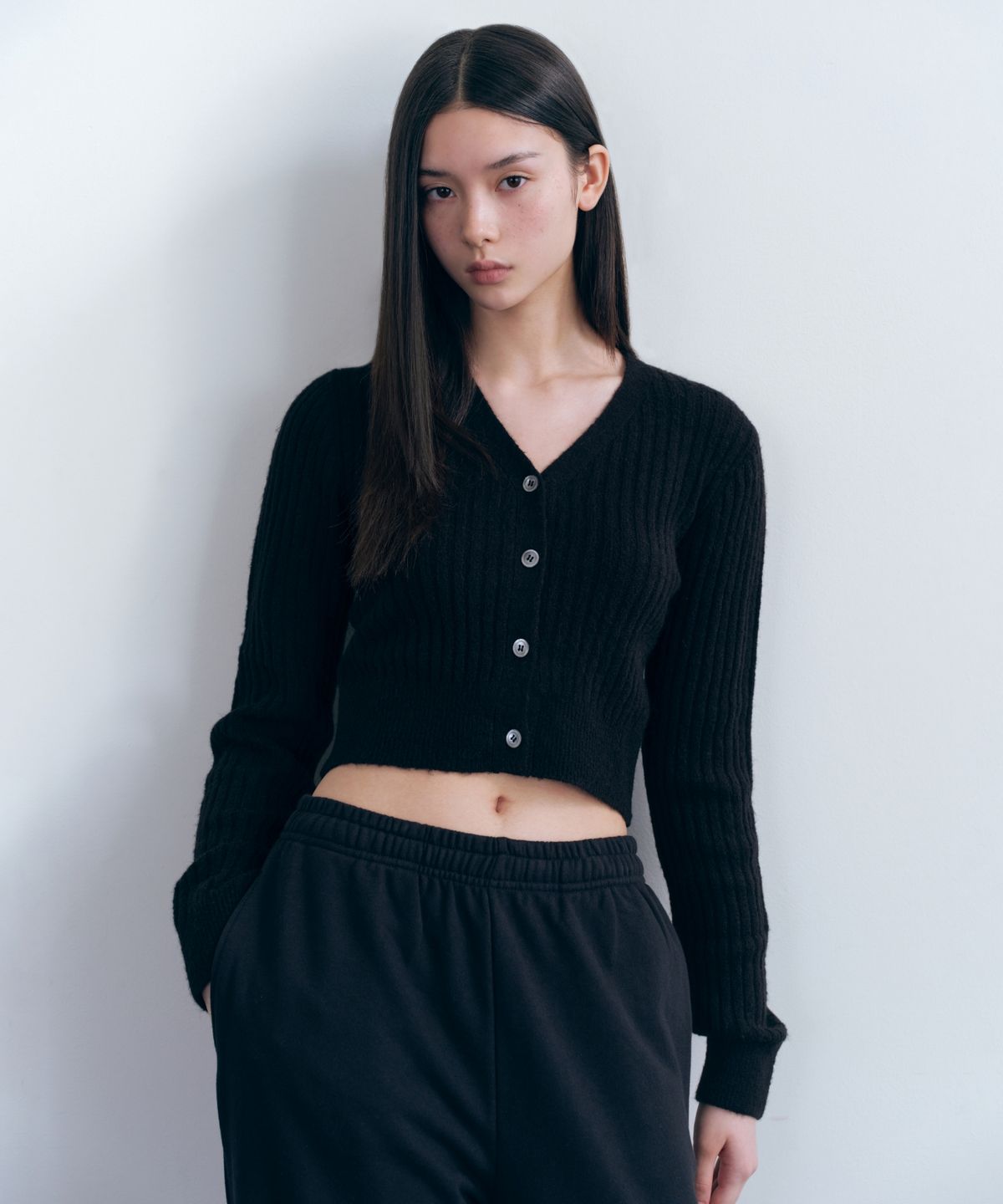 무신사 스탠다드 우먼(MUSINSA STANDARD WOMAN) 우먼즈 소프트 부클 리브드 크롭 가디건 [블랙]