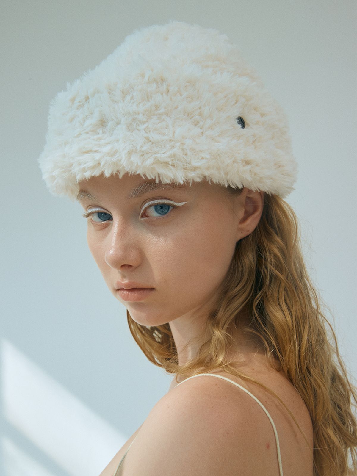 포에지담(POESIEDAME) [Let there be light] Fur beanie in white