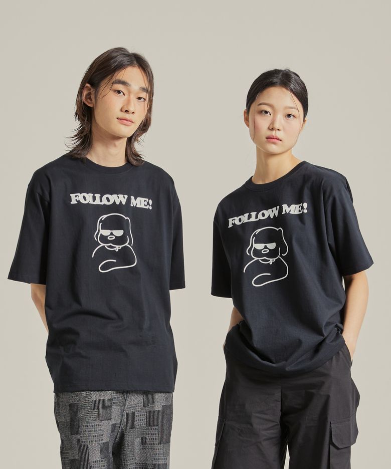 FOLLOW ME 안내견 티셔츠 블랙