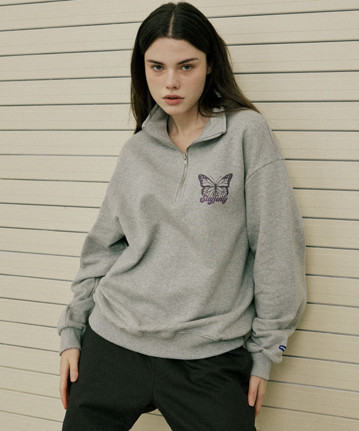 스텝온리(STAFFONLY) BUTTERFLY HALF ZIP-UP SWEATSHIRTS (MELANGE GREY)