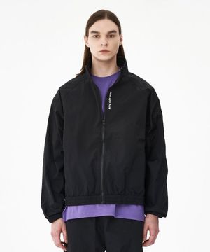 솔리드 자수 오버핏 바람막이 집업 블랙