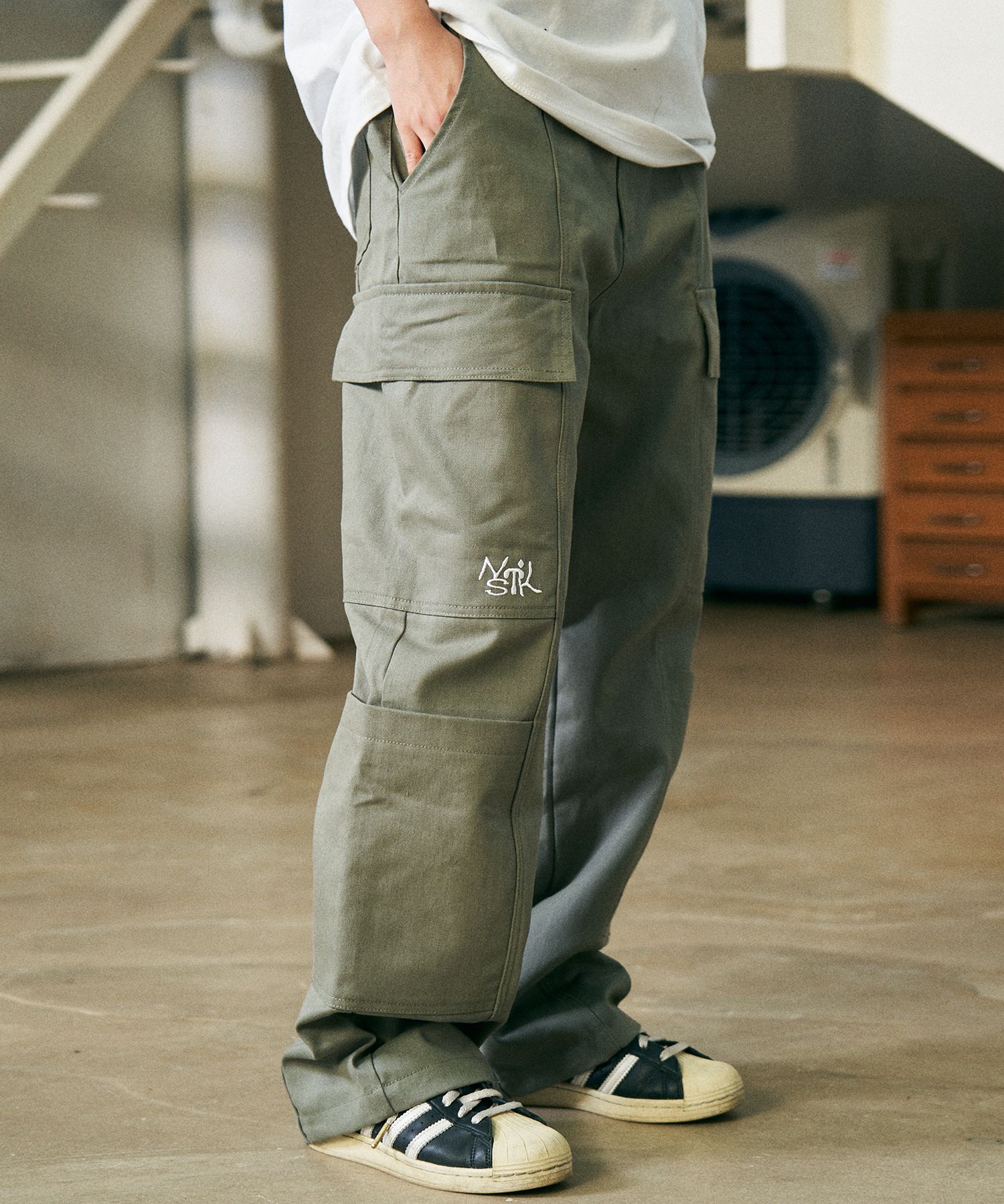 ☆韓国の人気☆【NASTYKICK】☆Logo Point Cargo Pant.s☆ NSTK] Logo Point Cargo Pants (Black)_K22ZC745 - NASTYKICK
