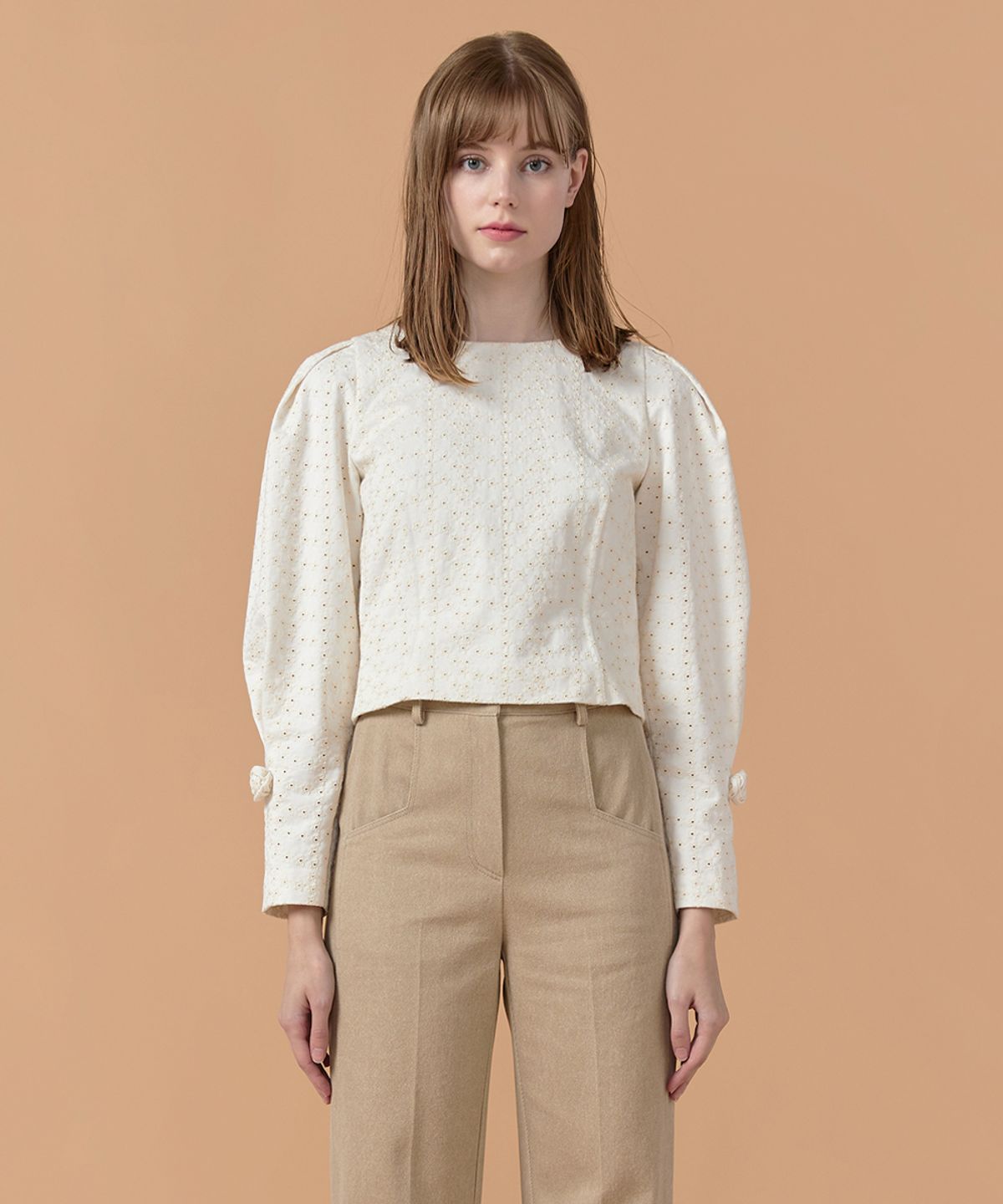 워브먼트(WOVEMENT) [22FW] Rose Corsage Puff Sleeves Blouse - Ivory