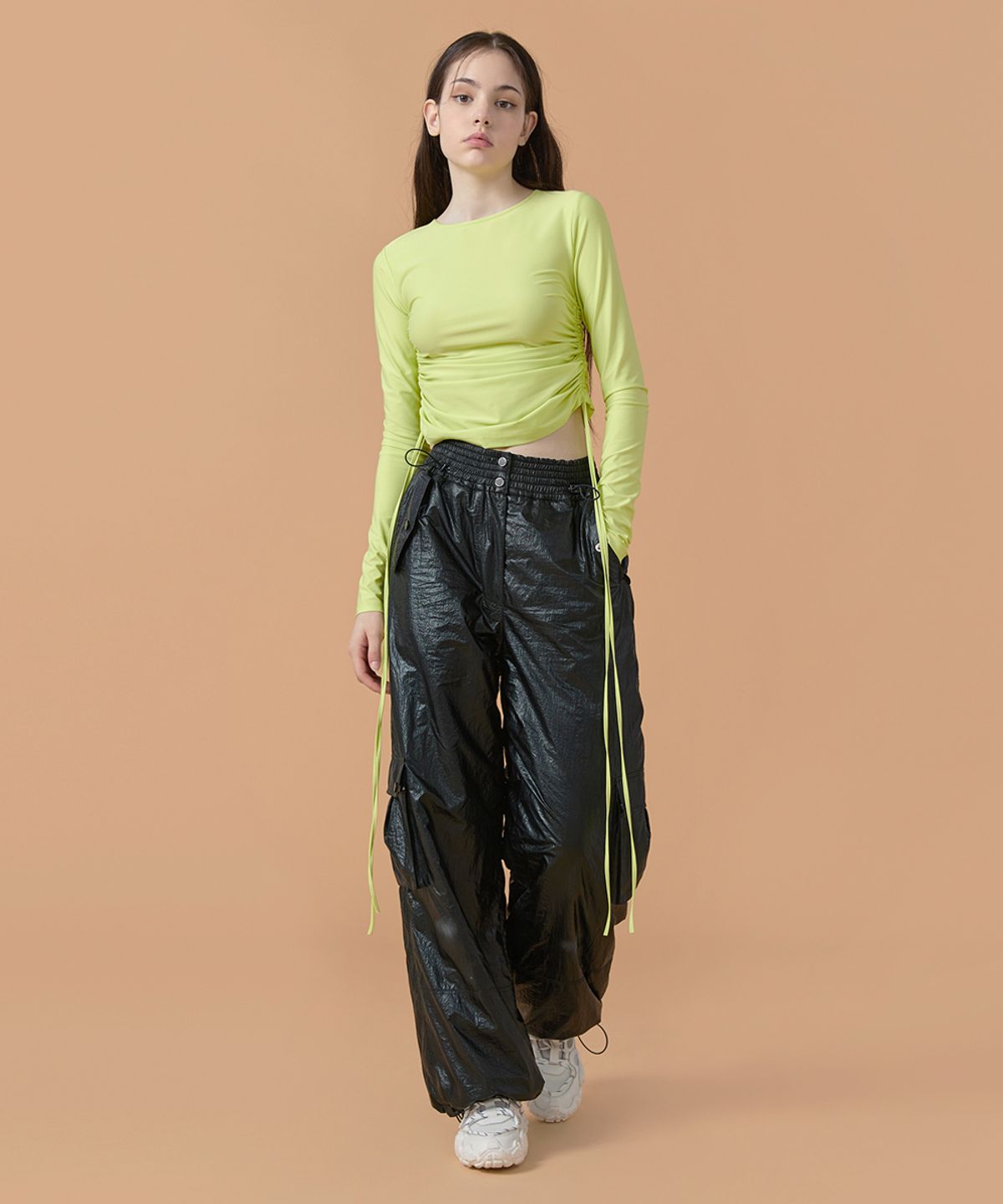 워브먼트(WOVEMENT) [22FW] Metallic Cargo Padding Pants - Black