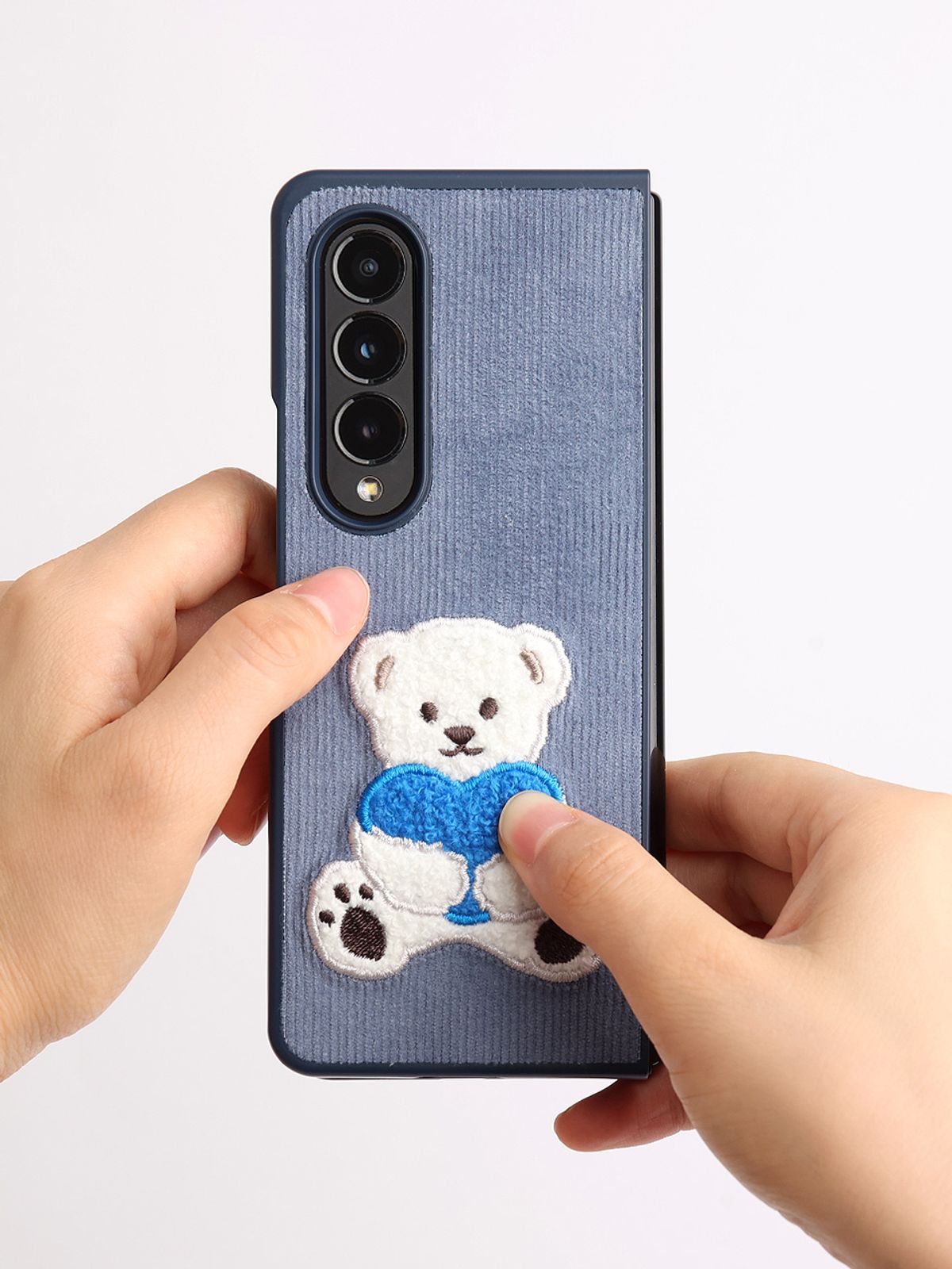 디자인스킨(DESIGNSKIN) 갤럭시Z폴드4 코듀로이 부클 빅베어 케이스-블루