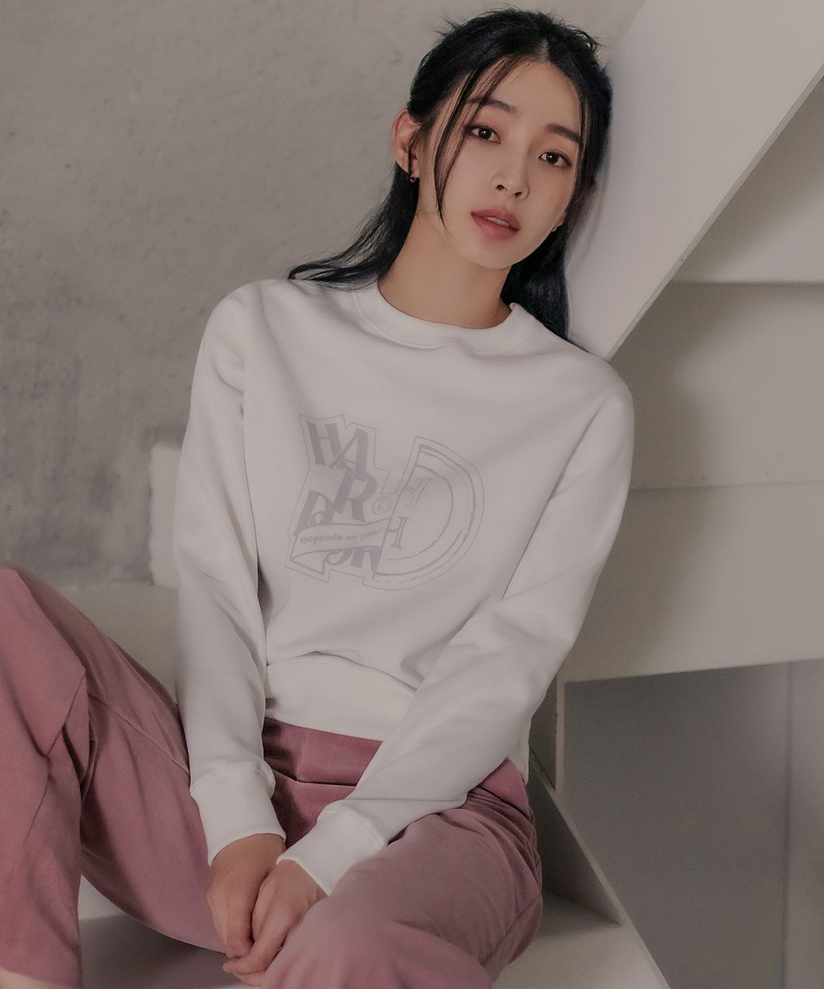 하드코어 해피니스(HARDCORE HAPPINESS) HALF SYMBOL LOGO SWEATSHIRT_WHITE