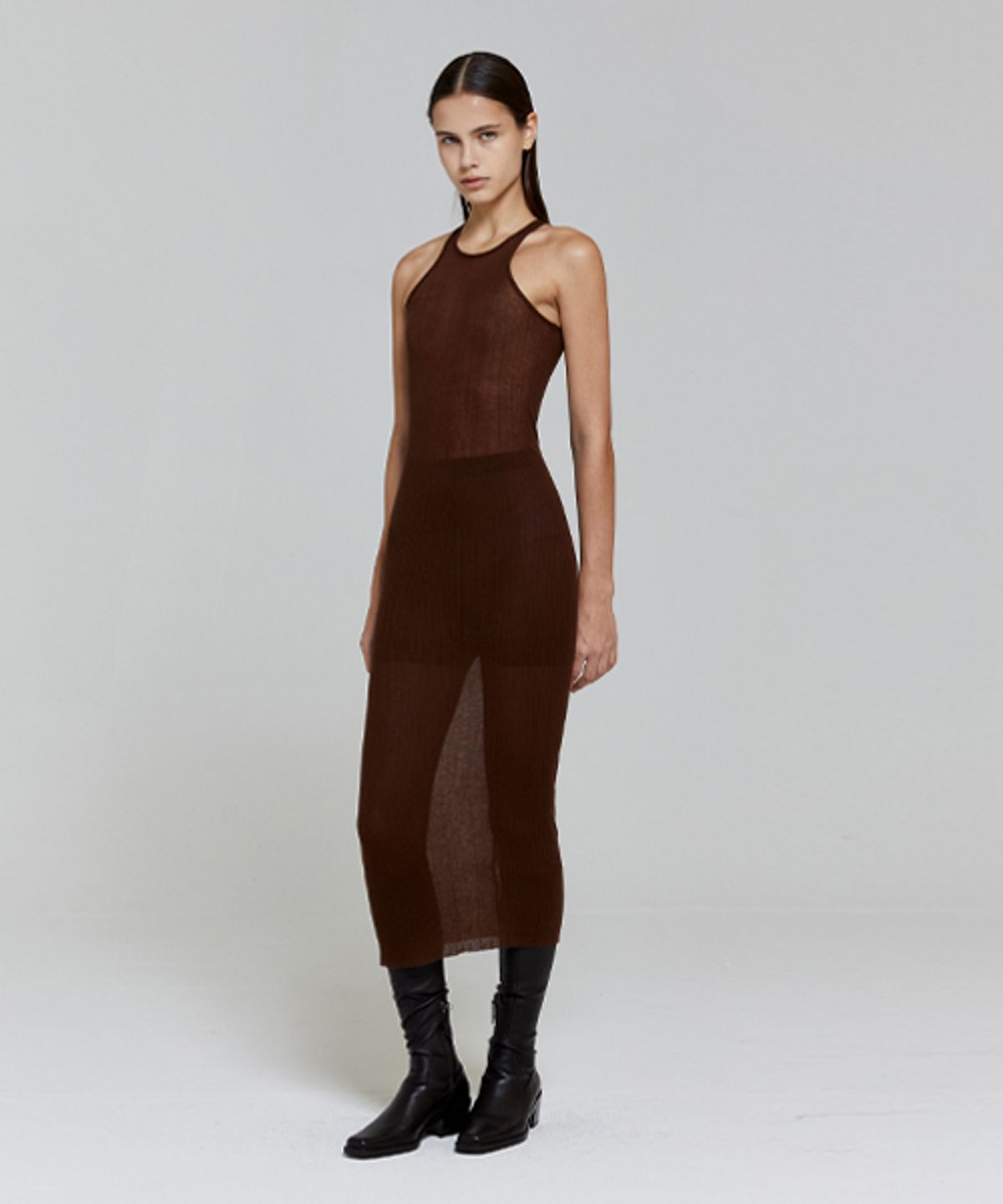 레이디 볼륨(LADY VOLUME) CUTTING HALTER SLIM KNIT DRESS_BROWN