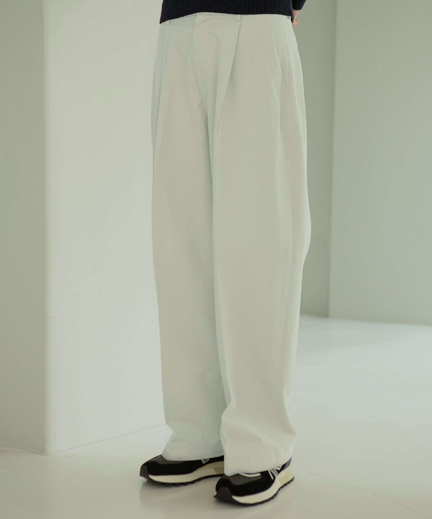 MUSINSA | SIGNATURE One-tuck Wide-fit chino pants [ivory]