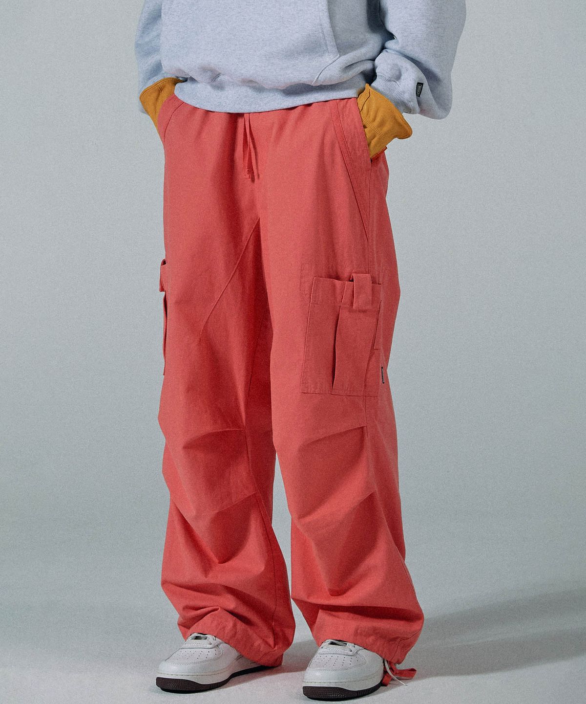 스컬프터(SCULPTOR) Wide Paratrooper Cargo Pants Coral Red