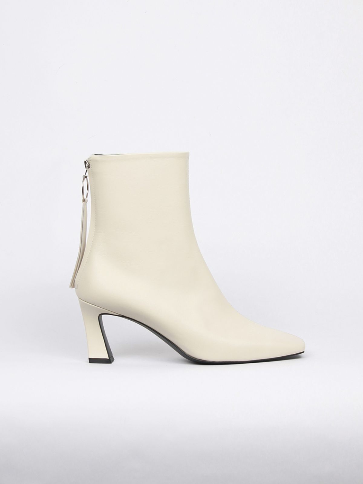 블랑수블랑(BLANC SUR BLANC) 벨라앵클부츠 7cm 아이보리