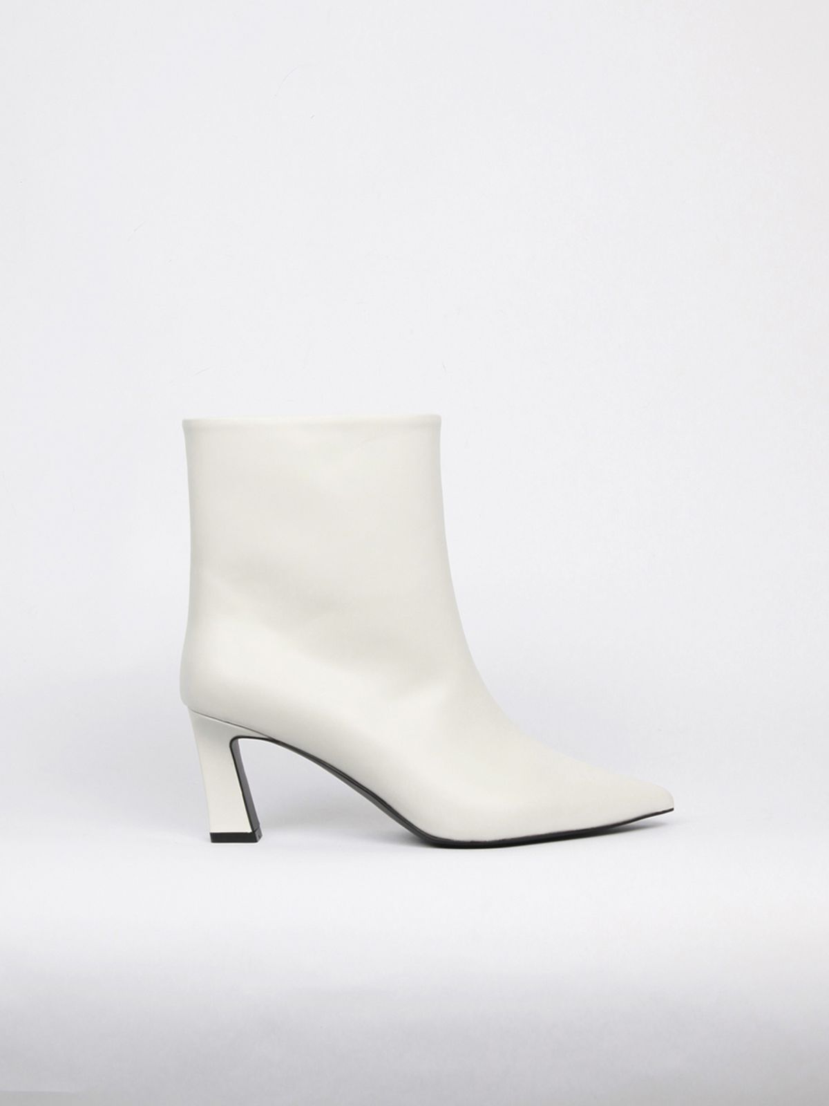 블랑수블랑(BLANC SUR BLANC) 에린앵클부츠 오프화이트