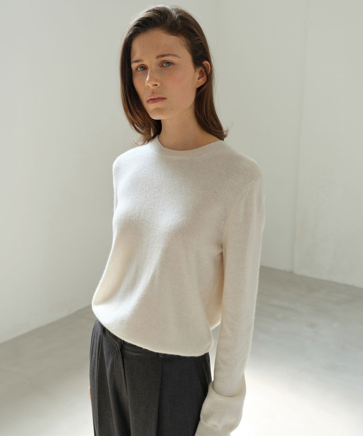 르바(LEVAR) Essential Wool Round Knit - Ivory