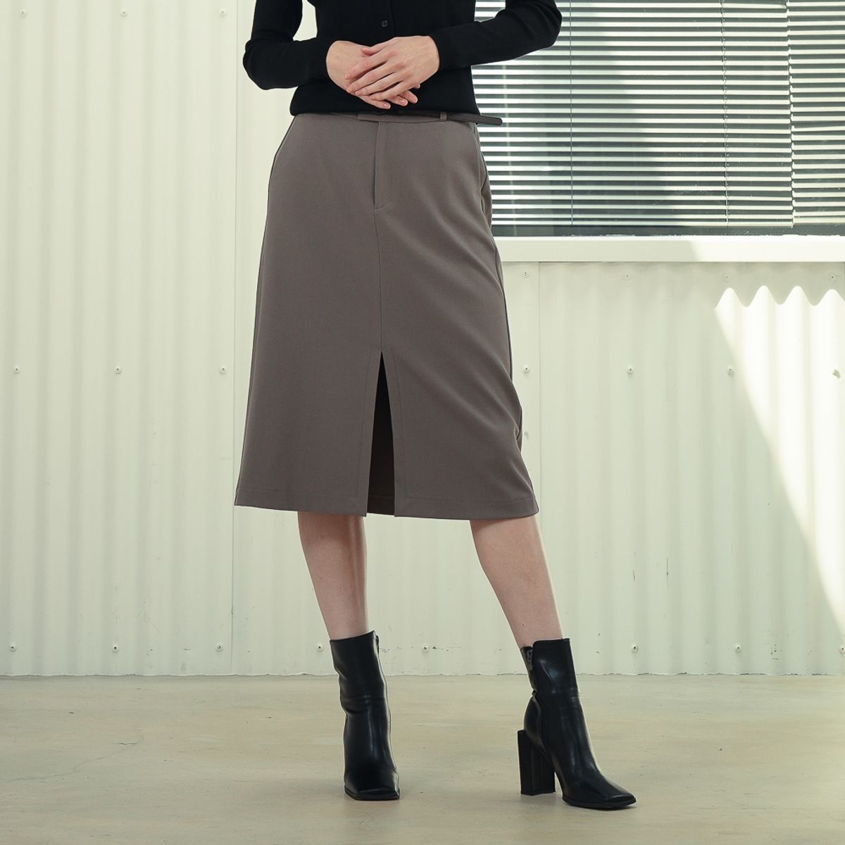 아쿠드(ACUD) Front Slit Detail Skirt _KH.Brown