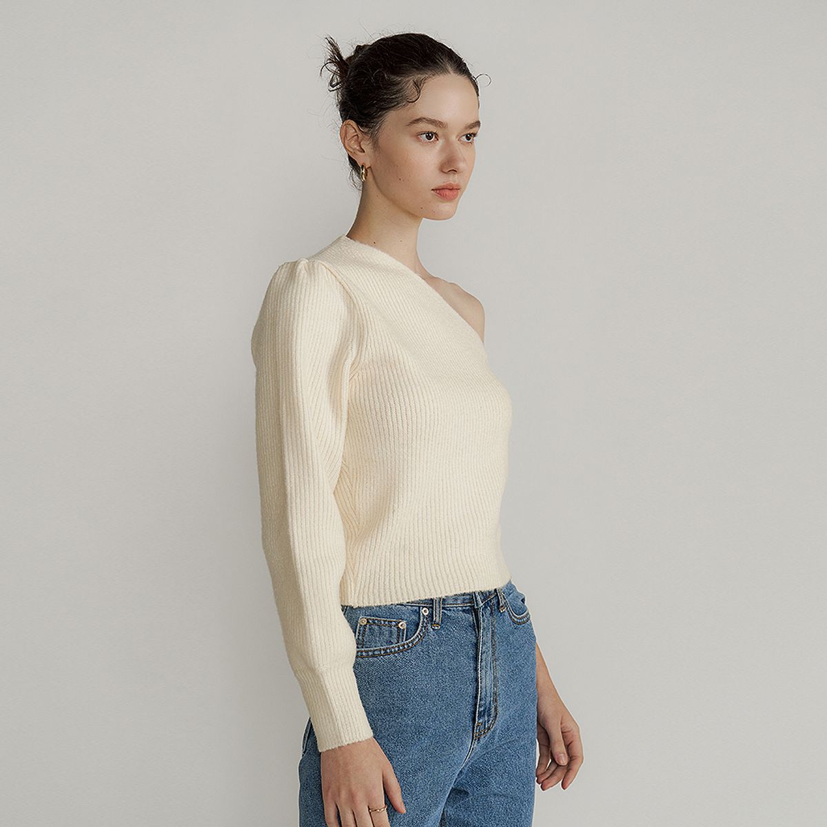 루시르주(LUCIR ZU) One off shoulder knit (ivory)