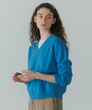 Vanilla V-neck knit