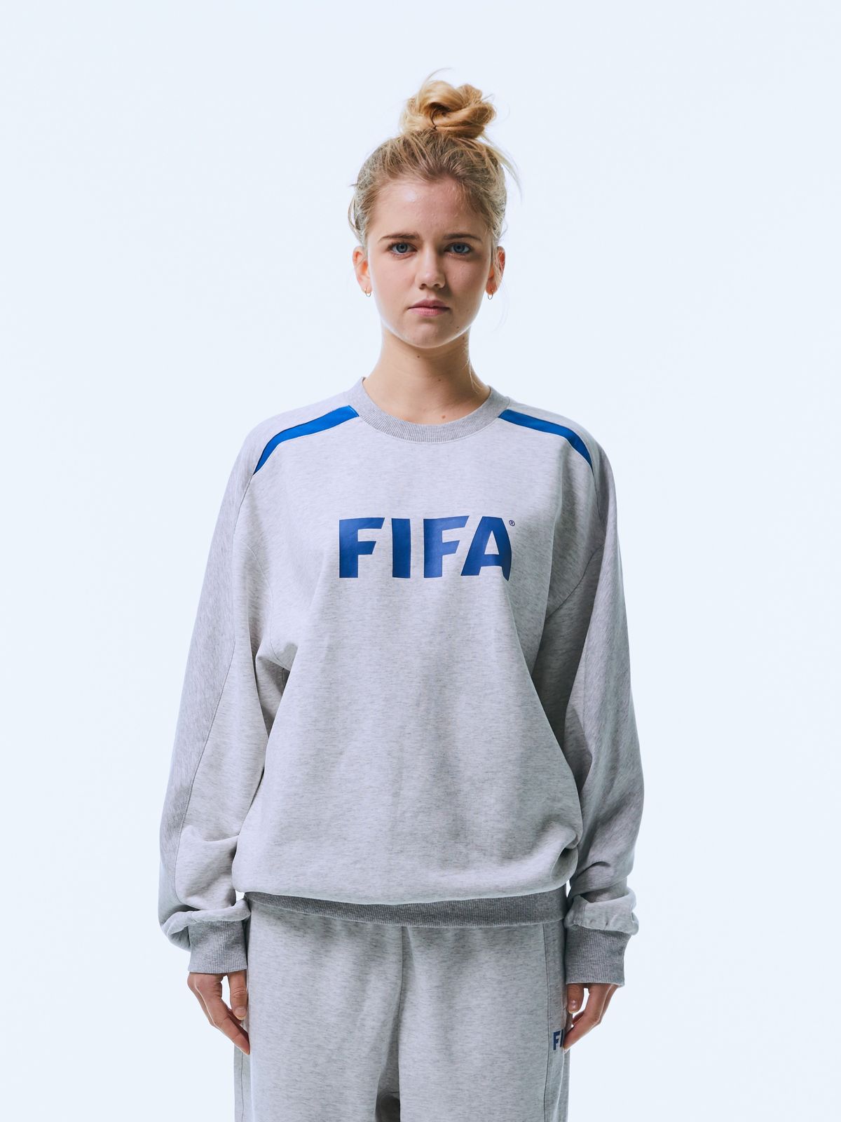 피파 1904(FIFA 1904) 블러킹 맨투맨 라이트그레이(FF23KT03U_120)