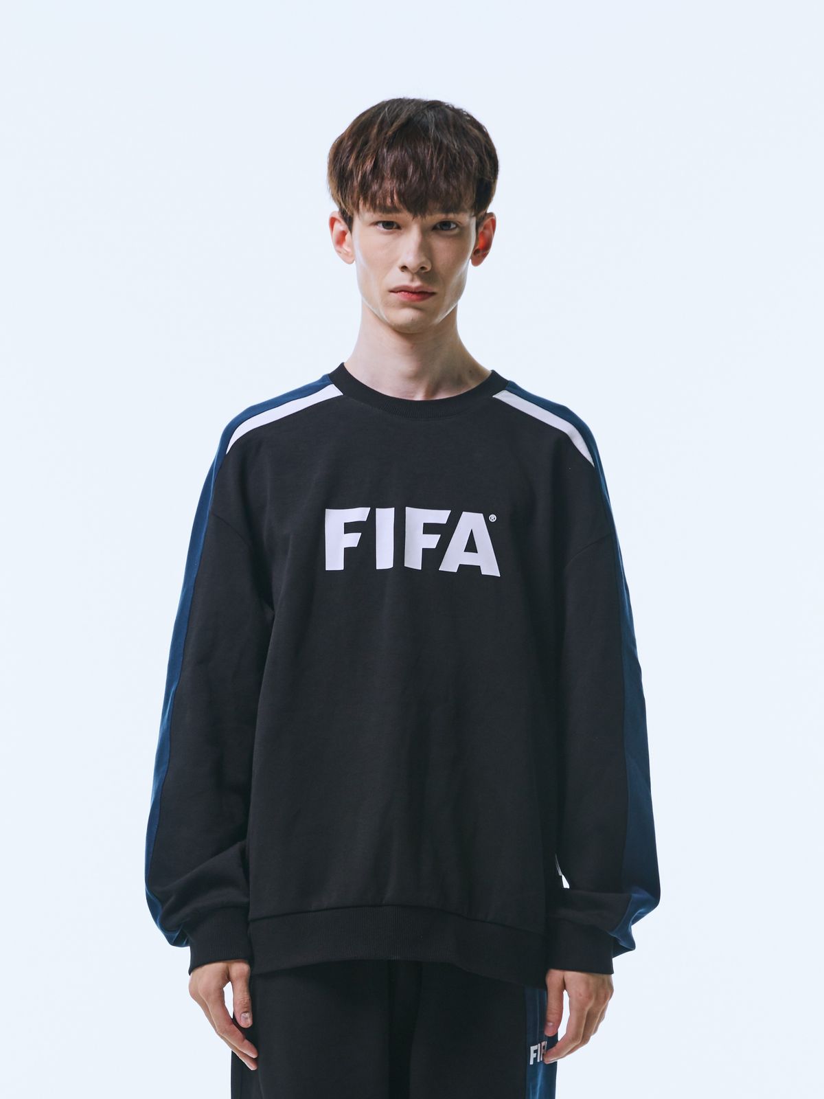 피파 1904(FIFA 1904) 블러킹 맨투맨 블랙(FF23KT03U_160)