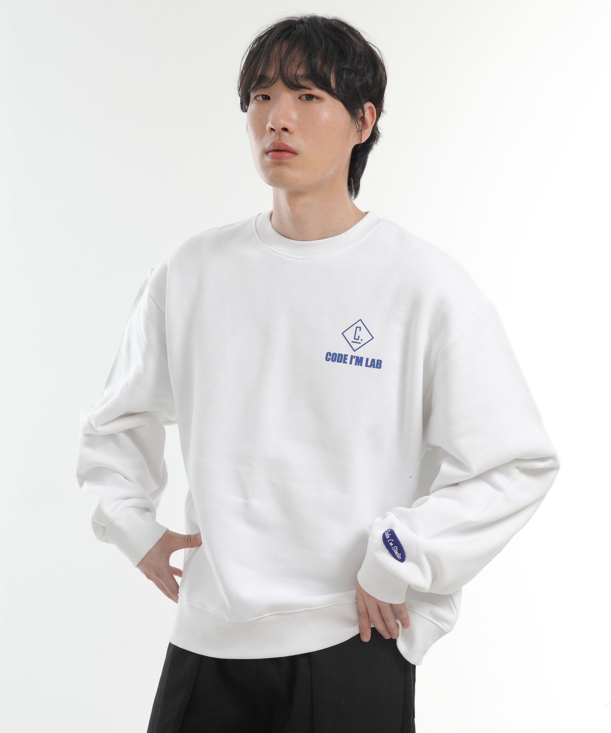 코드아이엠(CODE I'M) LAB로고프린트 헤비웨이트 오버핏맨투맨 화이트