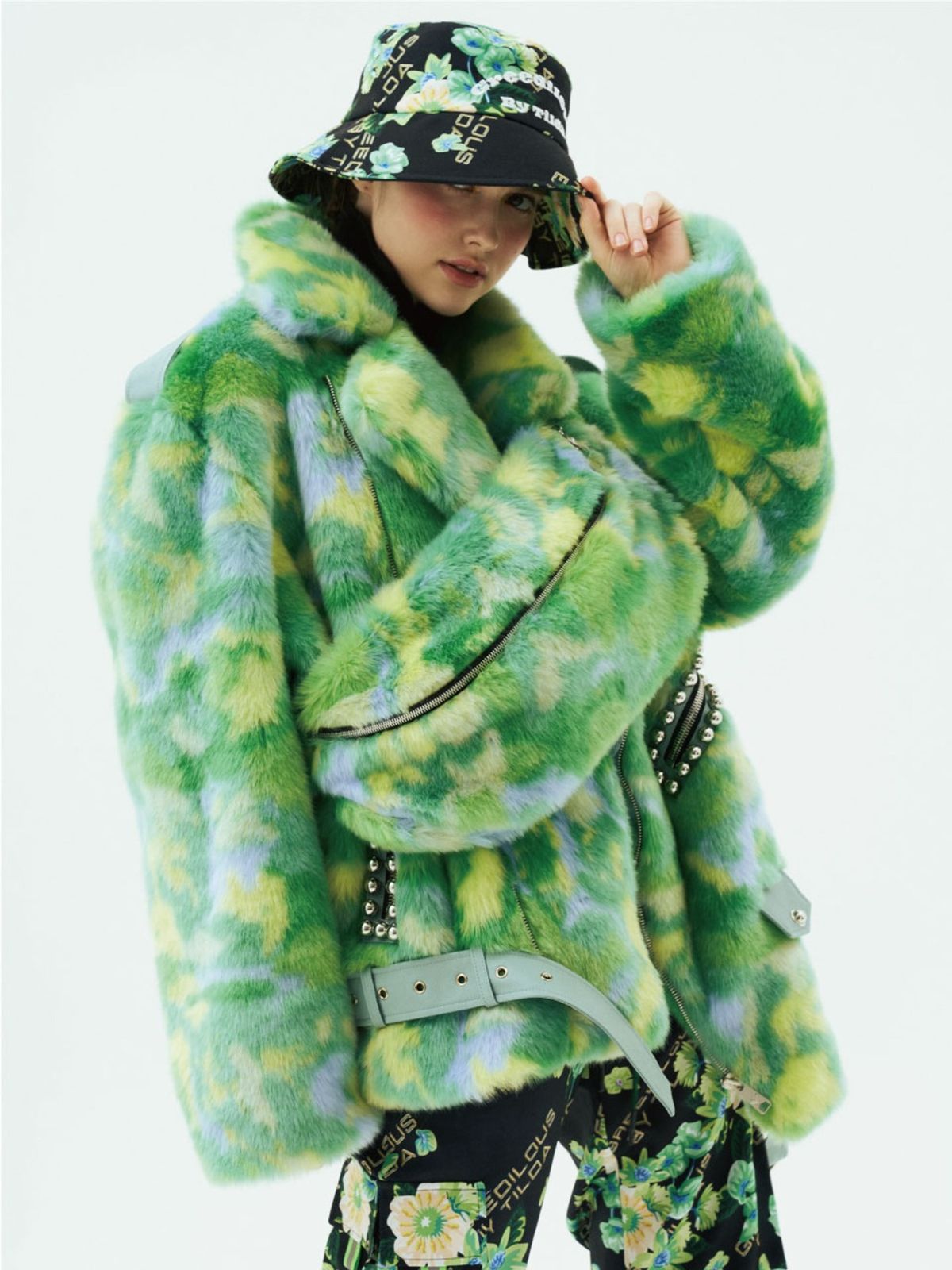그리디어스(GREEDILOUS) Oversized  Faux Fur Silver Studded Biker Jacket