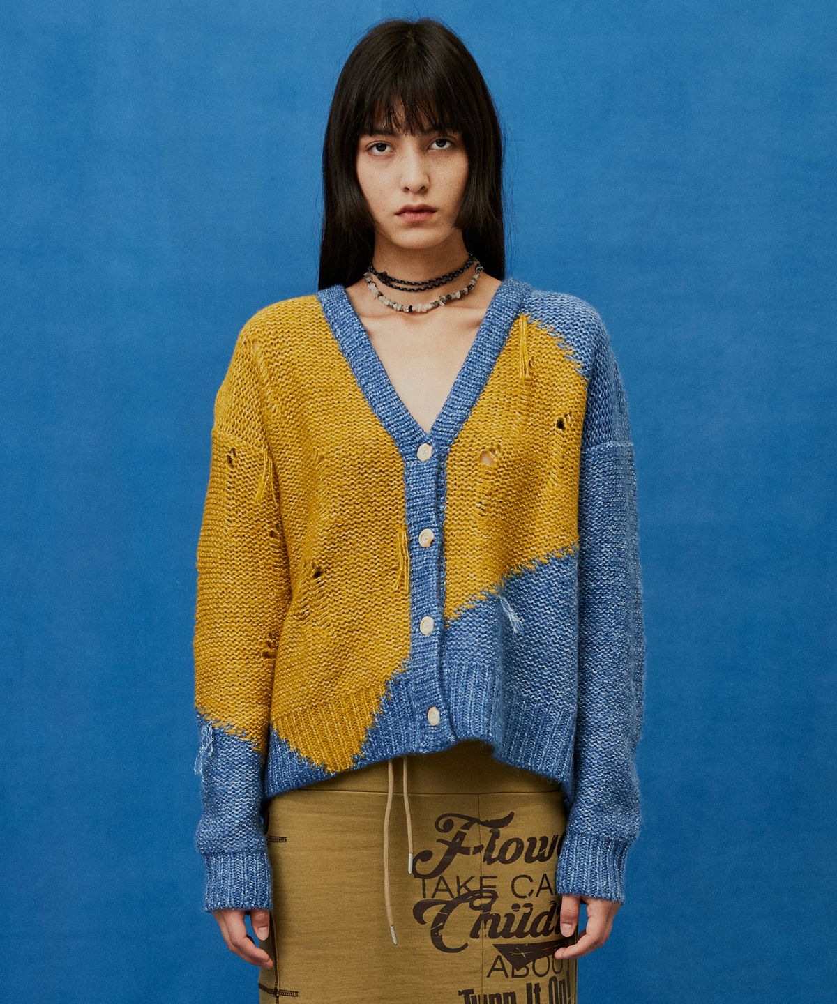 데비어퍼(DEBBY UPPER) DAMAGED COLOR CONTRAST CARDIGAN_BLUE/MUSTARD