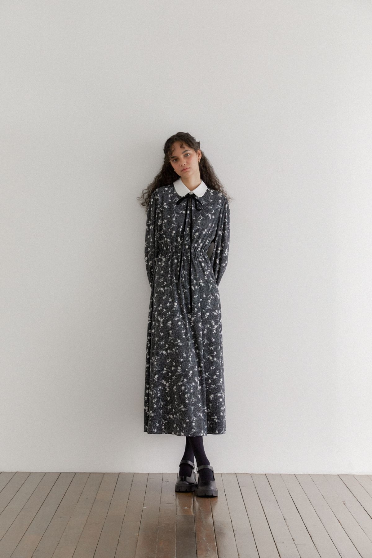 나루강(NARU KANG) White Collar Floral Maxi Dress