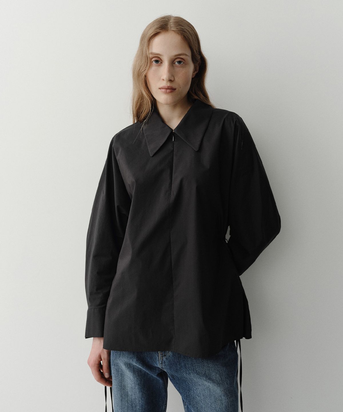 이아(EAAH) DRAWSTRING BLOUSE (BLACK)