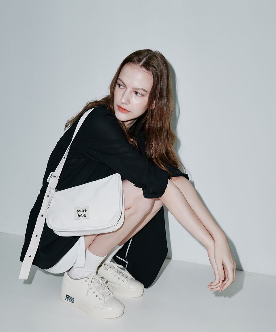 [JEDREFEB5] Slant Shoulder Bag ★大人気★ MUSINSA | JEDREFEB5 Slant shoulder bag ivory