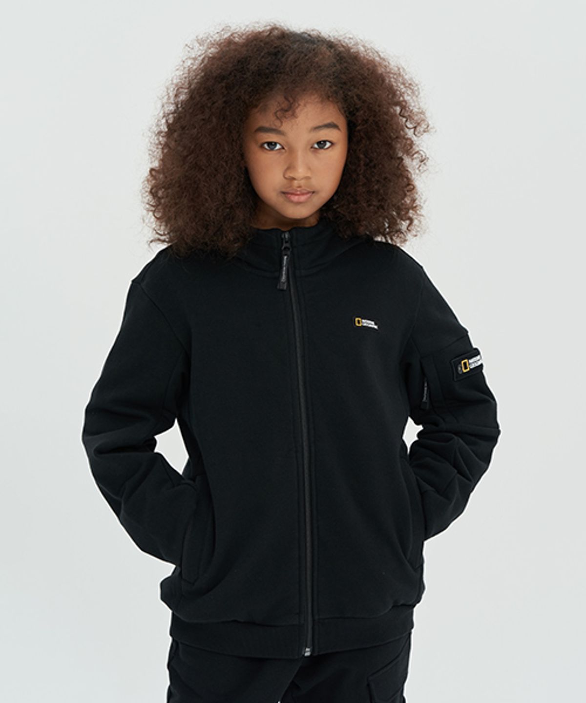 내셔널지오그래픽 키즈(NATIONAL GEOGRAPHIC KIDS) K224UFT910 베이직 기모 후디 트레이닝 풀집업 CARBON BLACK