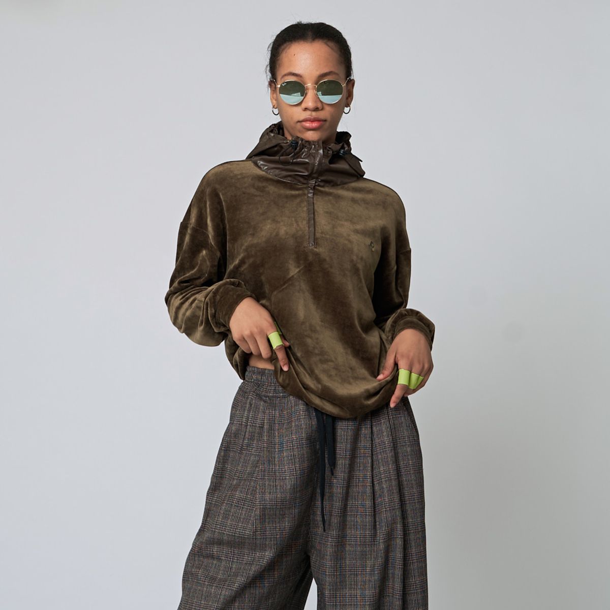 애스플래폼(ATHPLATFORM) AW22TL05  벨루어 G 후디_세피아